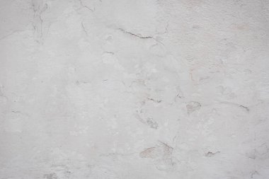 Çatlakları ve çizikleri olan eski beton duvarın dokusu arka plan olarak kullanılabilir.