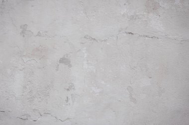 Çatlakları ve çizikleri olan eski beton duvarın dokusu arka plan olarak kullanılabilir.