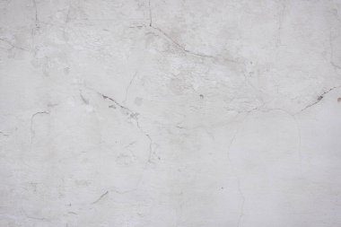 Çatlakları ve çizikleri olan eski beton duvarın dokusu arka plan olarak kullanılabilir.