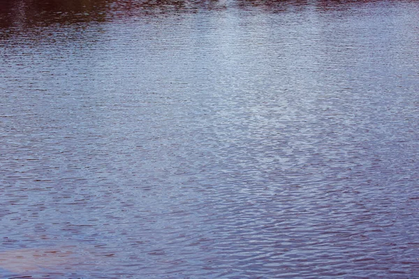 Wasseroberfläche Mit Reflexion Von Wellen — Stockfoto