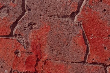 çatlakları ve çizikleri olan bir duvarın dokusu arka plan olarak kullanılabilir.