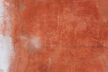 Çizik ve çatlaklarla eski paslı metal dokusu.