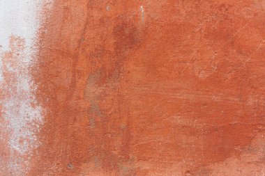 Çizik ve çatlaklarla eski paslı metal dokusu.