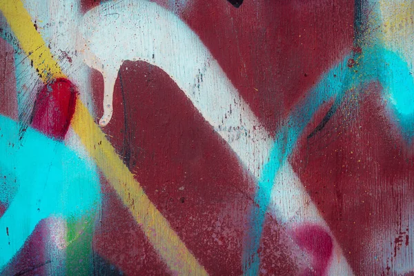 Grafiti duvarının bir parçası. Sokak sanatı kültüründeki renkli boya lekelerinin arka planı..