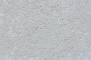 Çatlakları ve çizikleri olan eski beton duvarın dokusu arka plan olarak kullanılabilir.