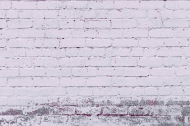 Mor ve beyaz boyalı tuğla duvar 