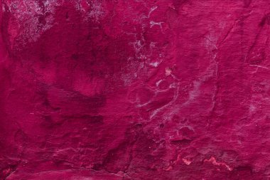 Çatlakları ve çizikleri olan eski beton duvarın dokusu arka plan olarak kullanılabilir.