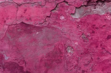 Çatlakları ve çizikleri olan eski beton duvarın dokusu arka plan olarak kullanılabilir.