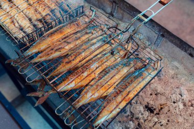 Kömürde ızgara balık.