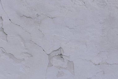 Çatlakları ve çizikleri olan eski beton duvarın dokusu arka plan olarak kullanılabilir.