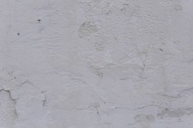 Çatlak beton duvarın çatlaklardan ve çiziklerden oluşan dokusu arka plan olarak kullanılabilir.