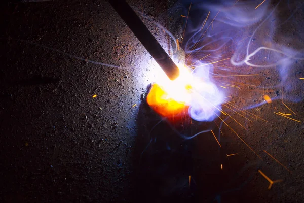 Funken Schweißen Metall Mit Rauch — Stockfoto