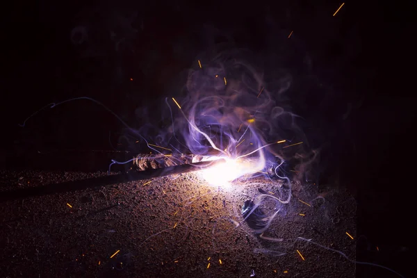 Funken Schweißen Metall Mit Rauch — Stockfoto