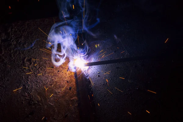 Funken Schweißen Metall Mit Rauch — Stockfoto