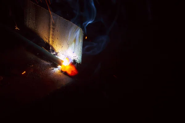 Iskry Metalu Spawalniczego Dymem — Zdjęcie stockowe