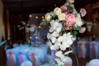 Restoranda düğün dekorasyonu. 