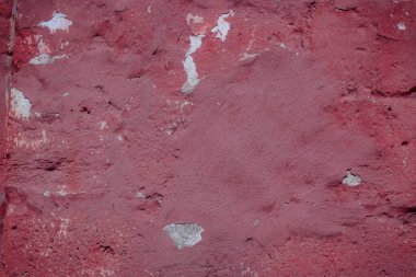 Çatlakları ve çizikleri olan eski kırmızı beton duvarın dokusu arka plan olarak kullanılabilir.