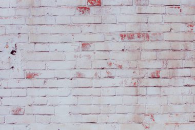 Çatlakları ve çizikleri olan tuğla duvar dokusu arka plan olarak kullanılabilir.