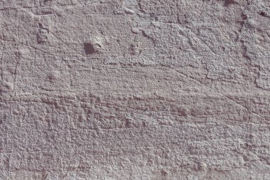 Çatlakları ve çizikleri olan beton bir duvarın dokusu arka plan olarak kullanılabilir.