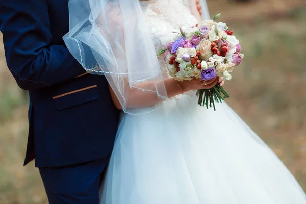 式で花嫁の手に花束を結婚式 — ストック写真