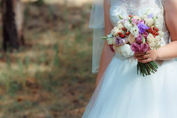 Bride Wedding Bouquet Hands — Fotografia de Stock