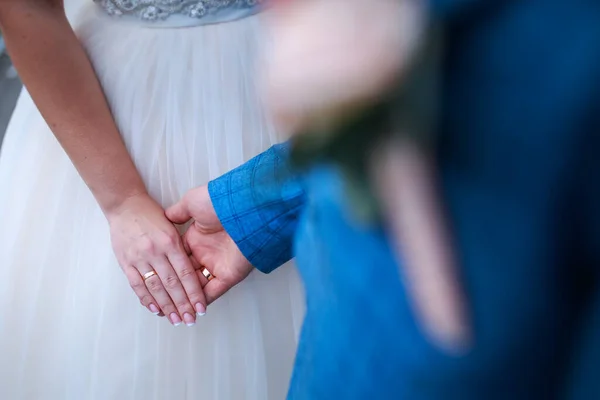 Bride Groom Touching Hands Wedding Ceremony Embrace Newlyweds — Stockfoto