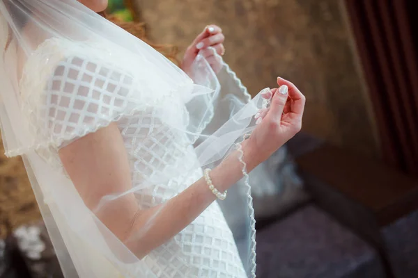 Bride Holding Wedding Dress — 图库照片
