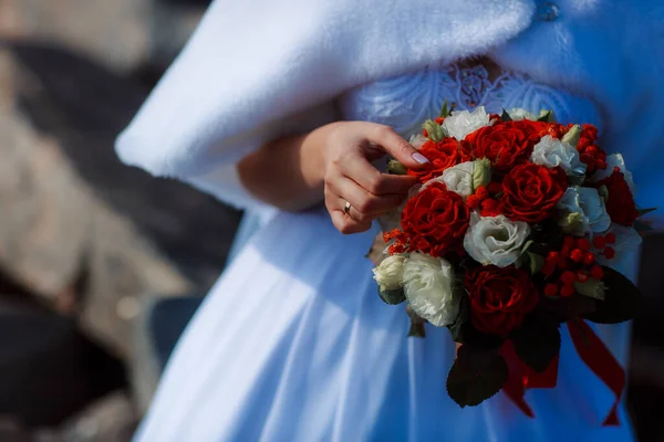 Buquê Casamento Nas Mãos Noiva Cerimônia — Fotografia de Stock