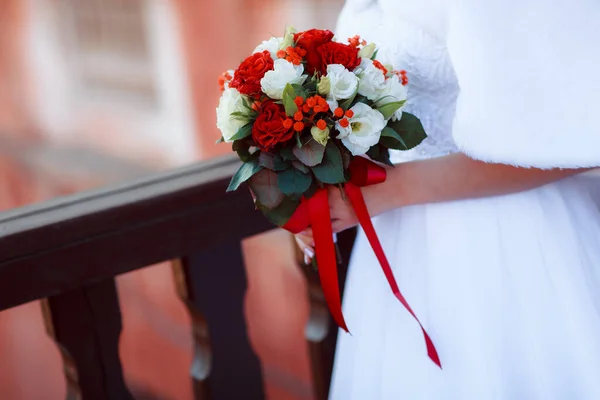 Buquê Casamento Nas Mãos Noiva Cerimônia — Fotografia de Stock