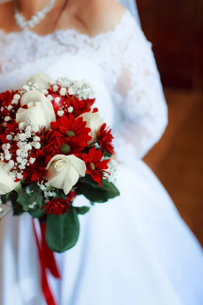 Bruiloft Boeket Handen Van Bruid Bij Ceremonie — Stockfoto