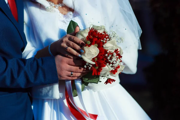 Svatební Kytice Rukou Nevěsty Obřadu — Stock fotografie