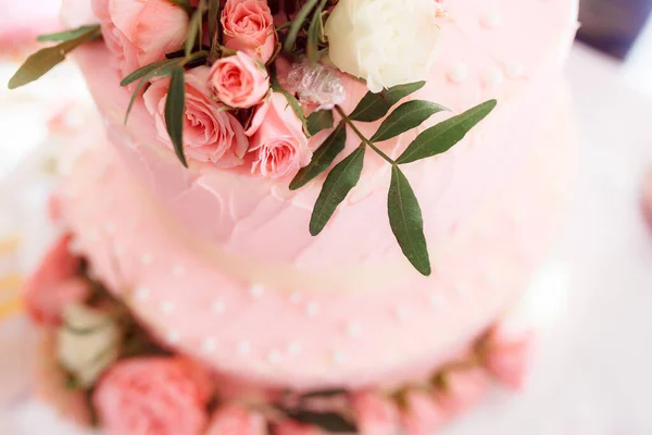 Tort Weselny Rose Słodki Catering Styl Rustykalny Naturalne Kwiaty Dekoracji — Zdjęcie stockowe