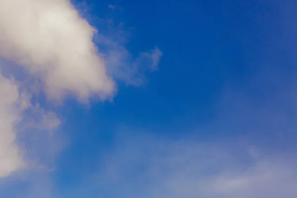 Cielo Azul Con Nubes — Foto de Stock