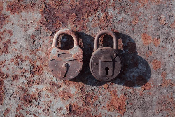 Old Rusty Iron Lock Background Concrete Wall — Stockfoto