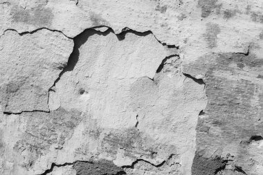 Arkaplan olarak kullanılabilecek çatlaklar ve çiziklerle kaplı bir duvarın dokusu