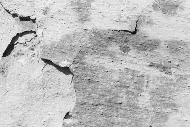 Çatlakları ve çizikleri olan beton bir duvarın dokusu arka plan olarak kullanılabilir.