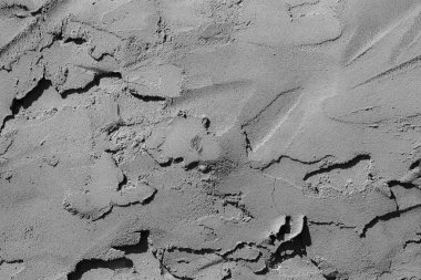 Çatlakları ve çizikleri olan beton bir duvarın dokusu arka plan olarak kullanılabilir.