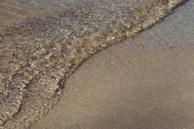 Sahildeki deniz dalgaları