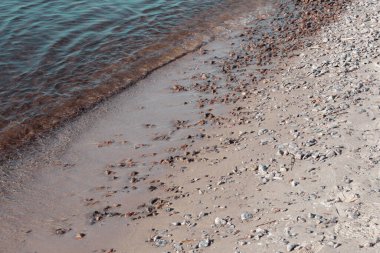 Deniz dalgalı kumsal 