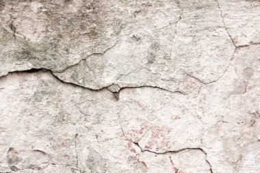 Çatlakları ve çizikleri olan beton bir duvarın dokusu arka plan olarak kullanılabilir.