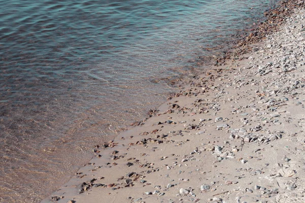 Deniz dalgalı kumsal 