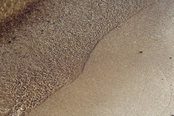 Deniz dalgalı kumsal 