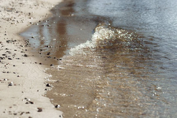 Dalgalı ve denizli kumsal