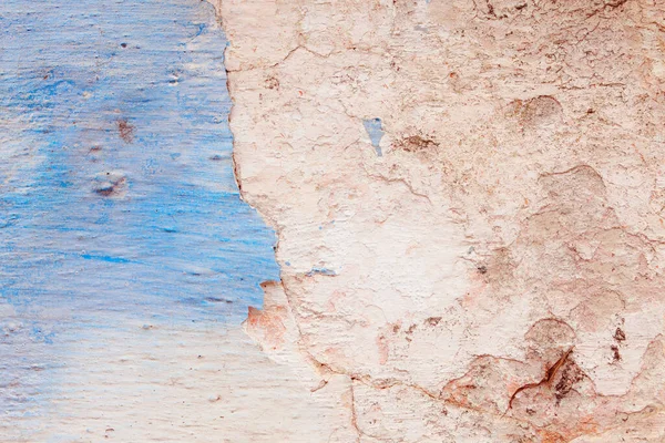 Çatlakları ve çizikleri olan beton bir duvarın dokusu arka plan olarak kullanılabilir.