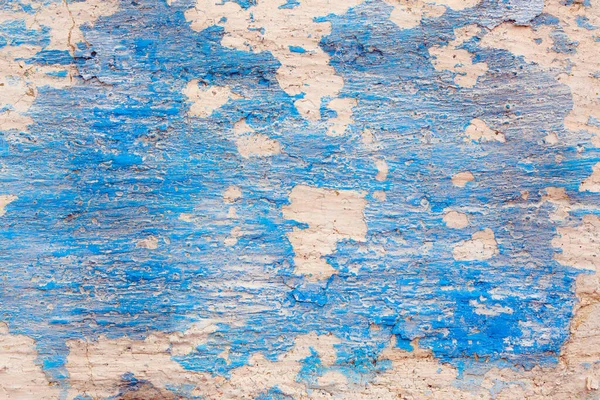 Duvardaki eski çatlak boya.