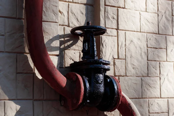 Old Rusty Iron Hydrant Wall — ストック写真