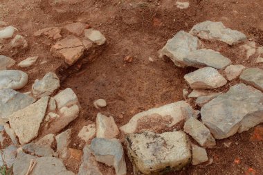 Tsikhisdziri, Gürcistan - 13 Ağustos 2021: Eski Bizans Petra kalesinin restorasyonu ve kazısı