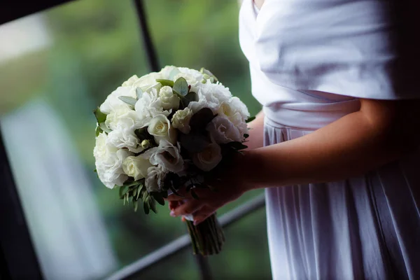 Buquê Casamento Nas Mãos Noiva Cerimônia — Fotografia de Stock