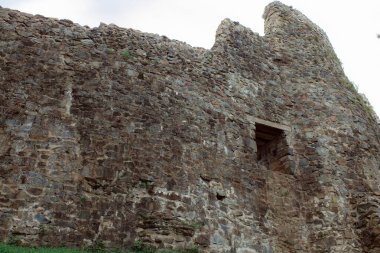 Tsikhisdziri, Gürcistan - 13 Ağustos 2021: Eski Bizans Petra kalesinin restorasyonu ve kazısı