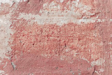 Çatlakları ve çizikleri olan eski beton duvarın dokusu arka plan olarak kullanılabilir.